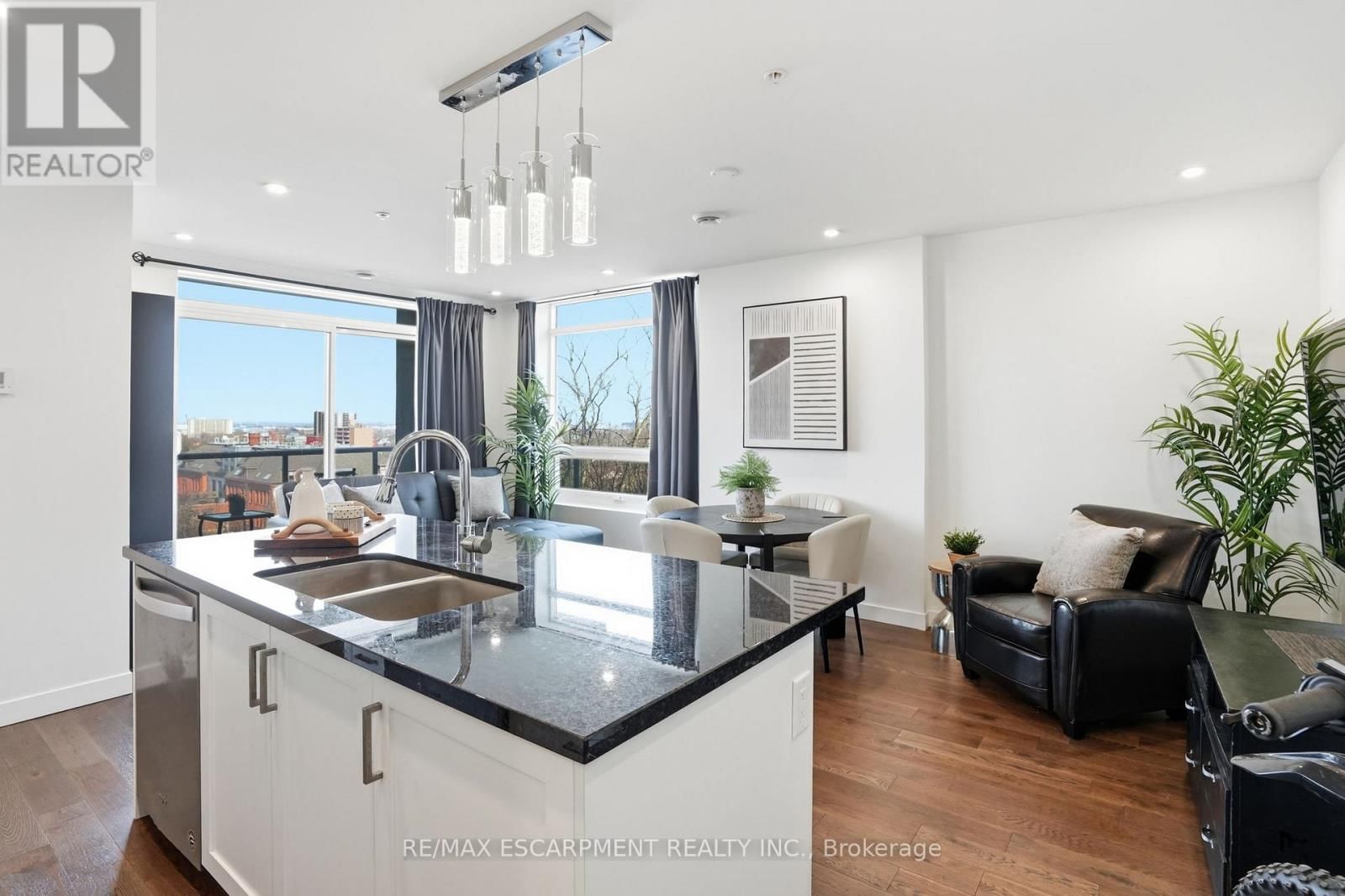 307 - 467 CHARLTON AVENUE EAST Image 8