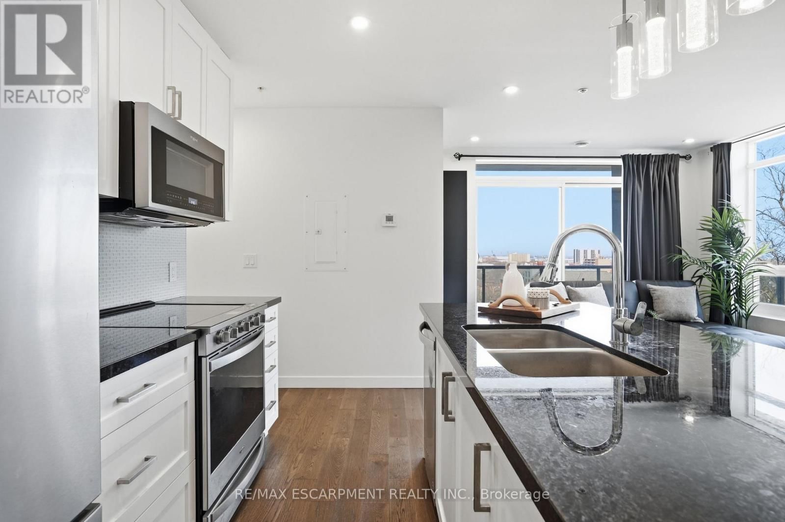 307 - 467 CHARLTON AVENUE EAST Image 9