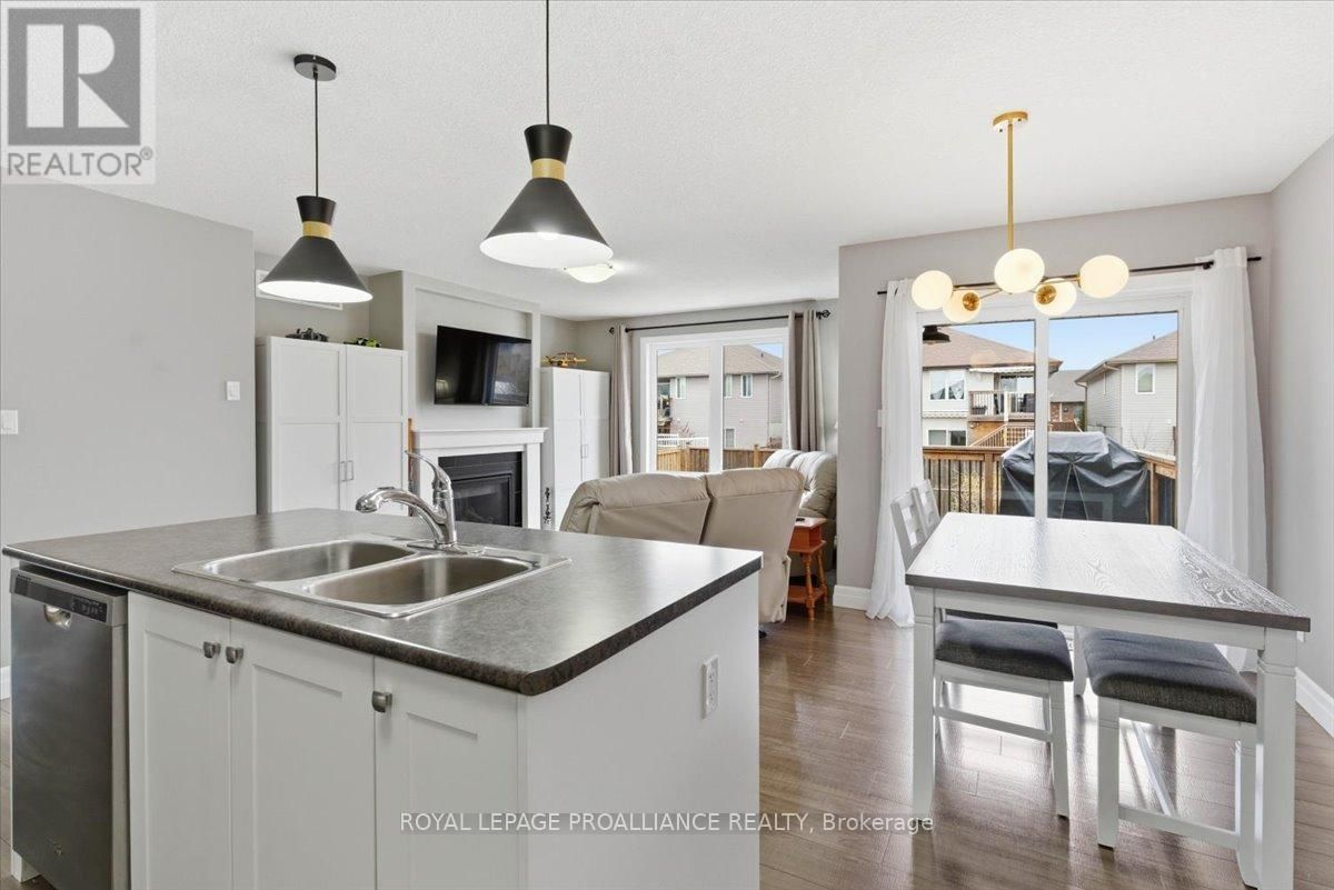 68 CORTLAND CRESCENT Image 12