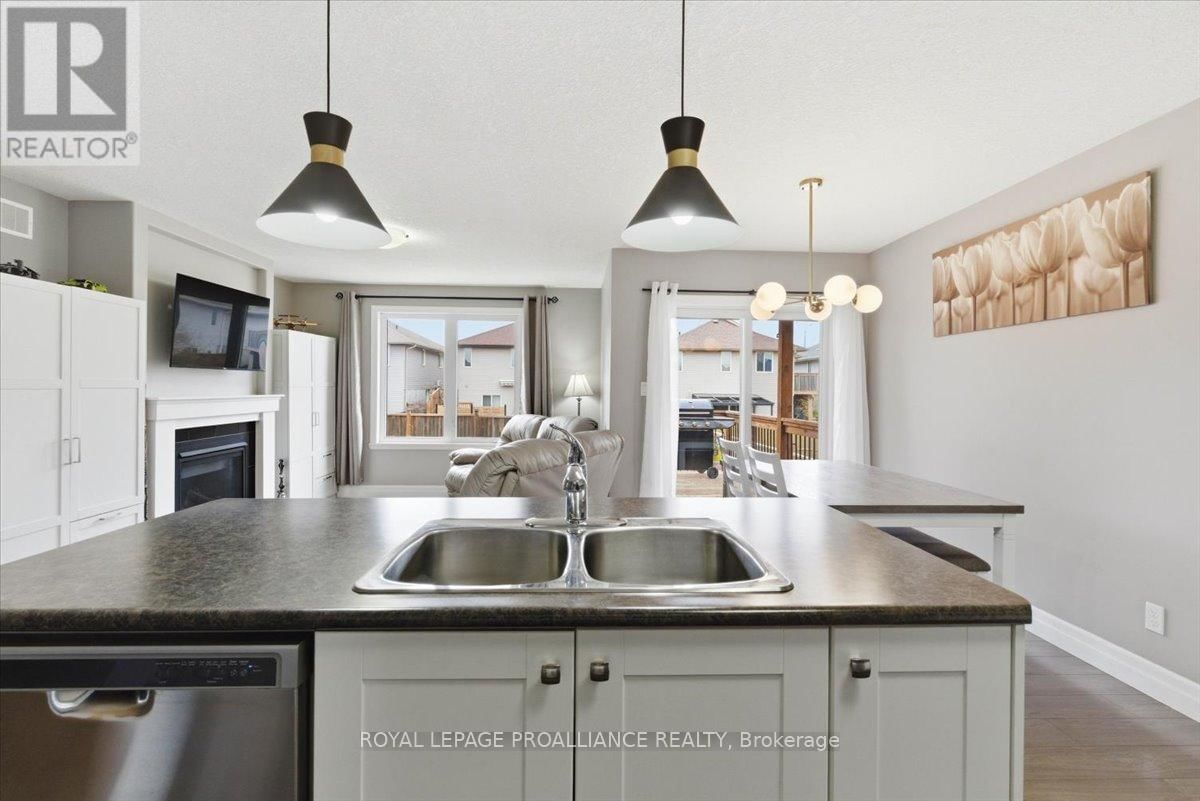 68 CORTLAND CRESCENT Image 14