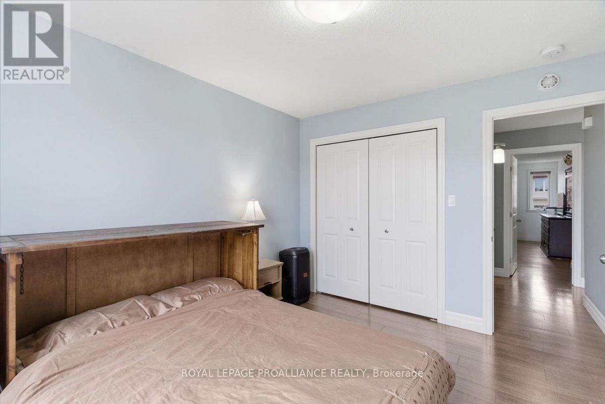 68 CORTLAND CRESCENT Image 25