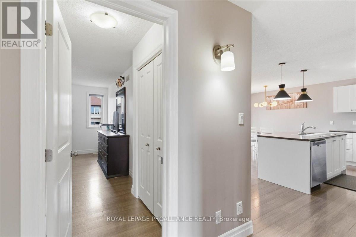 68 CORTLAND CRESCENT Image 26