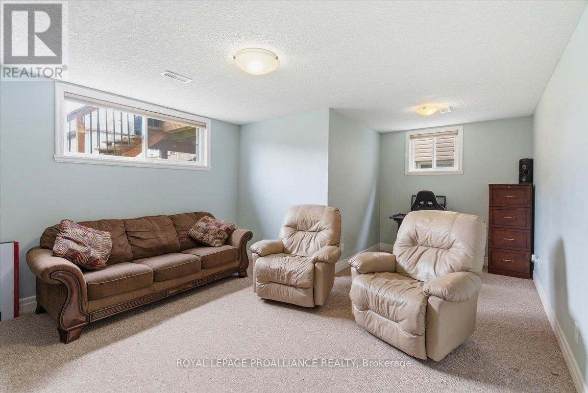 68 CORTLAND CRESCENT Image 27