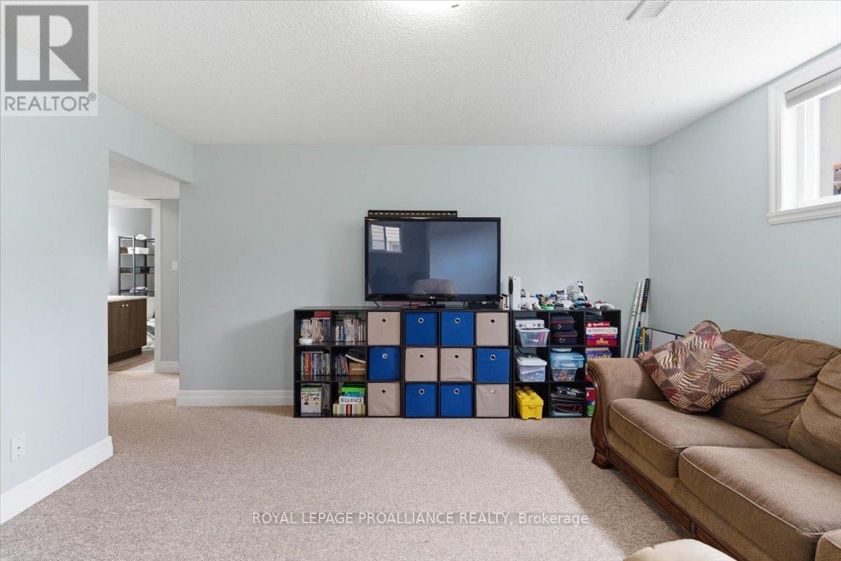 68 CORTLAND CRESCENT Image 28