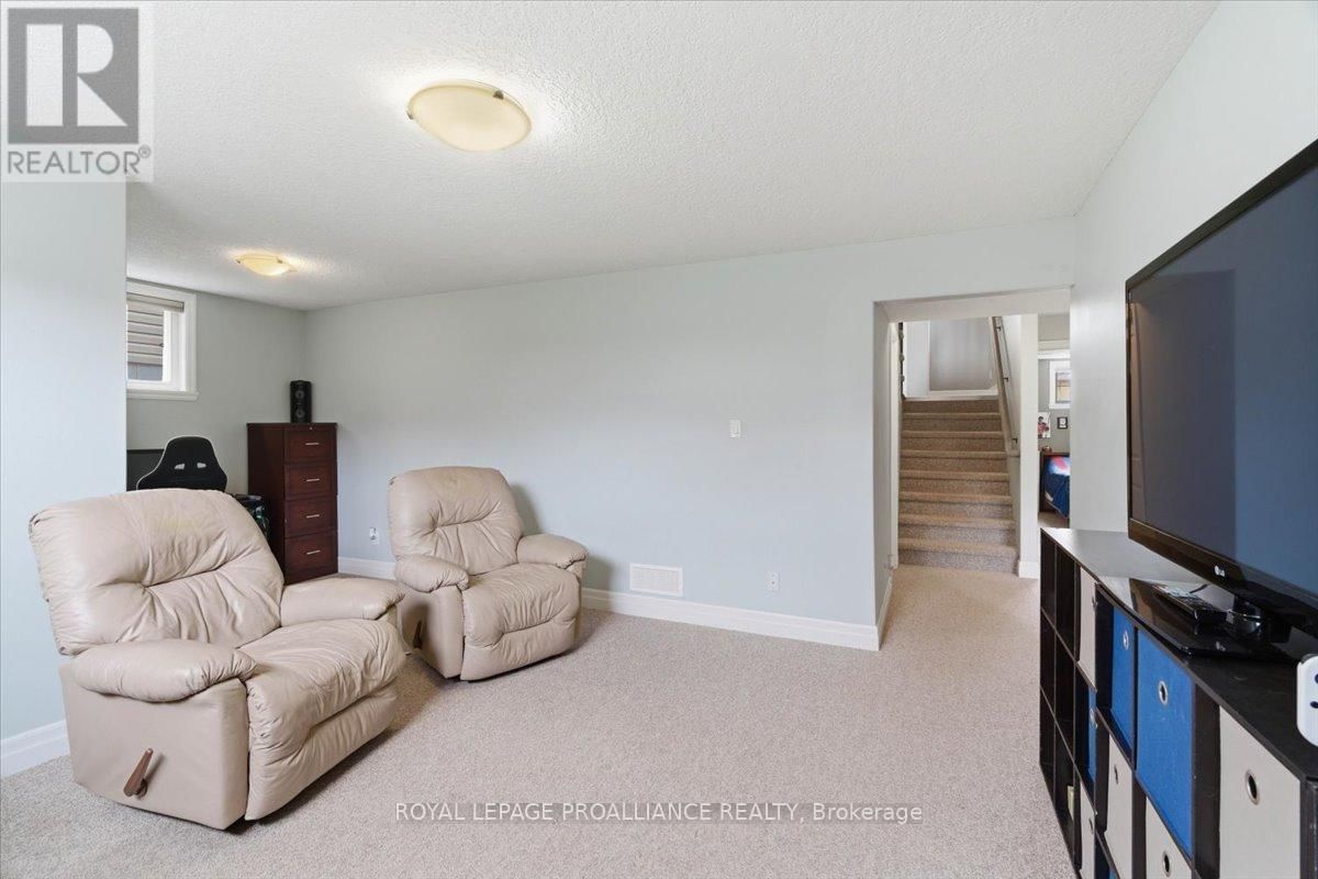 68 CORTLAND CRESCENT Image 29