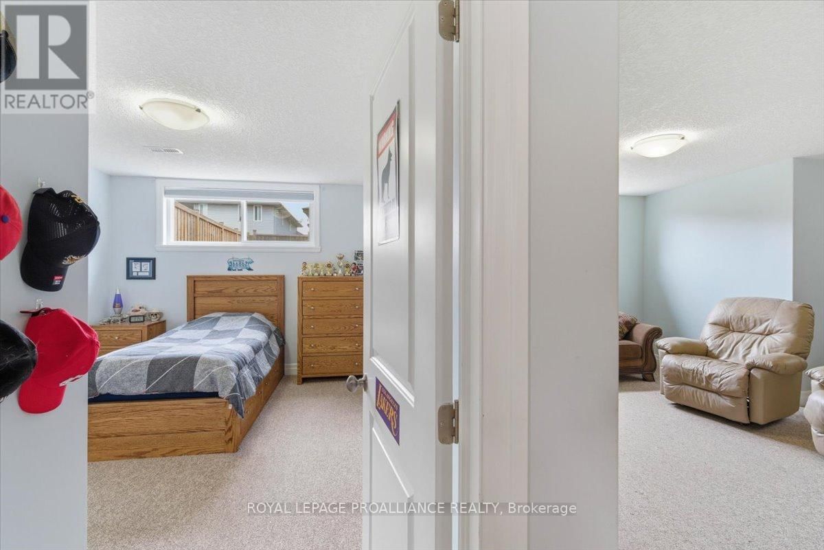 68 CORTLAND CRESCENT Image 30