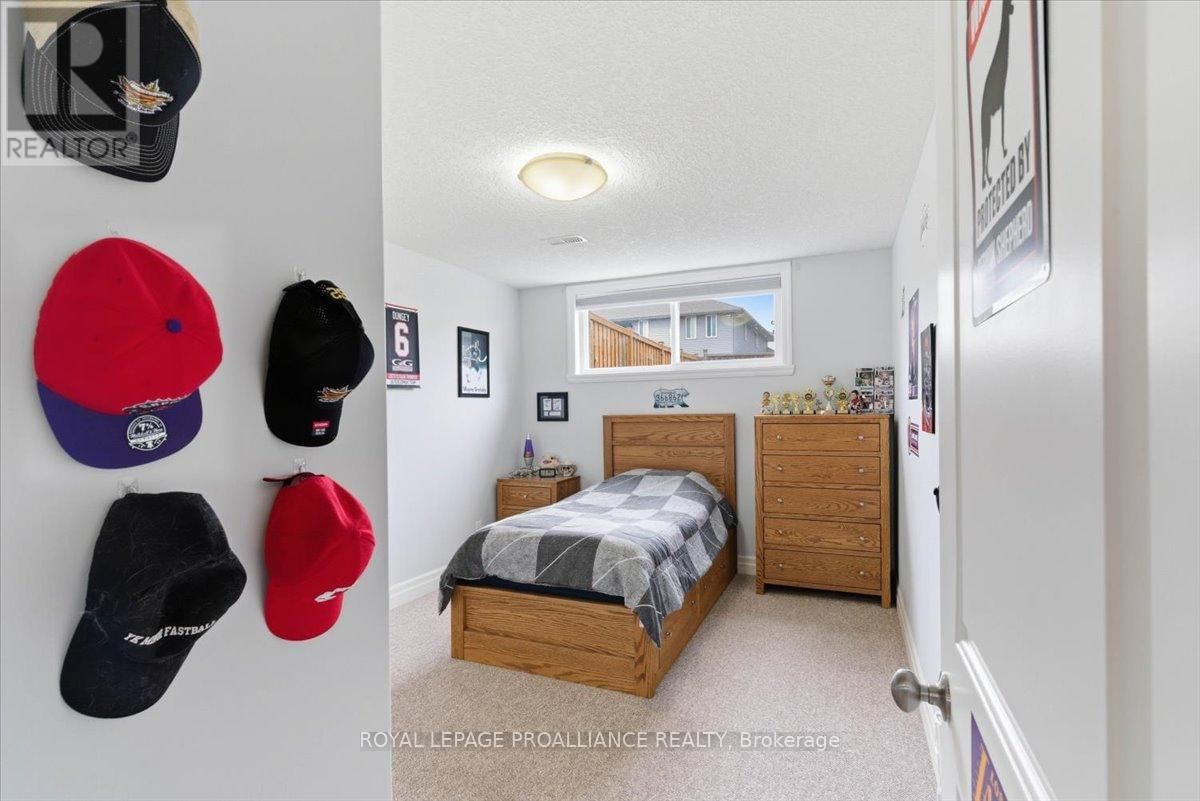 68 CORTLAND CRESCENT Image 31