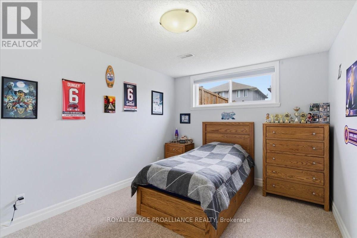 68 CORTLAND CRESCENT Image 32