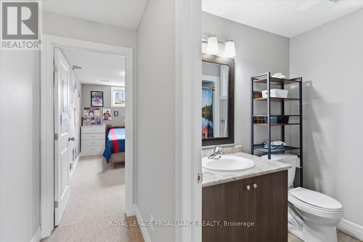 68 CORTLAND CRESCENT Image 34