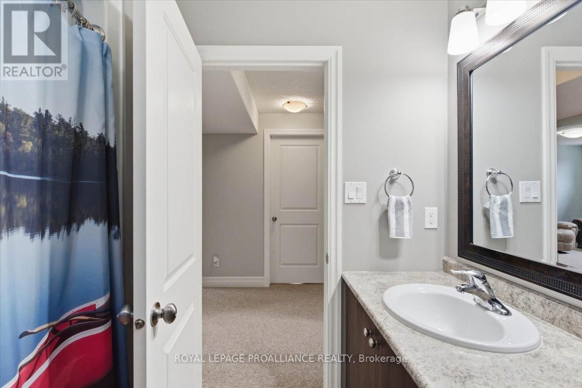 68 CORTLAND CRESCENT Image 35