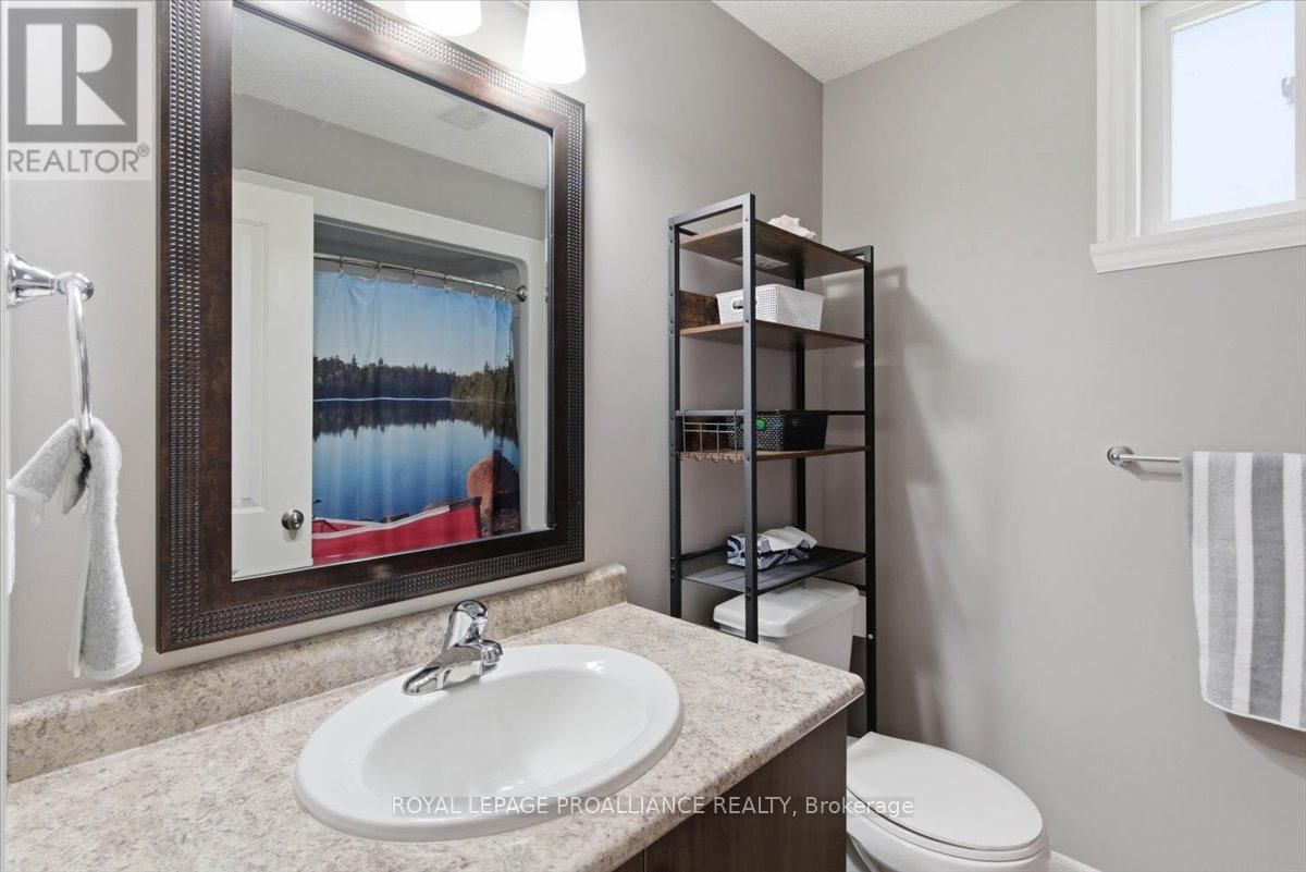 68 CORTLAND CRESCENT Image 36