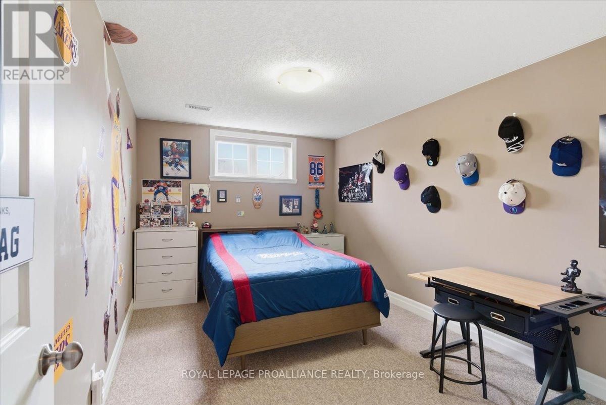 68 CORTLAND CRESCENT Image 37