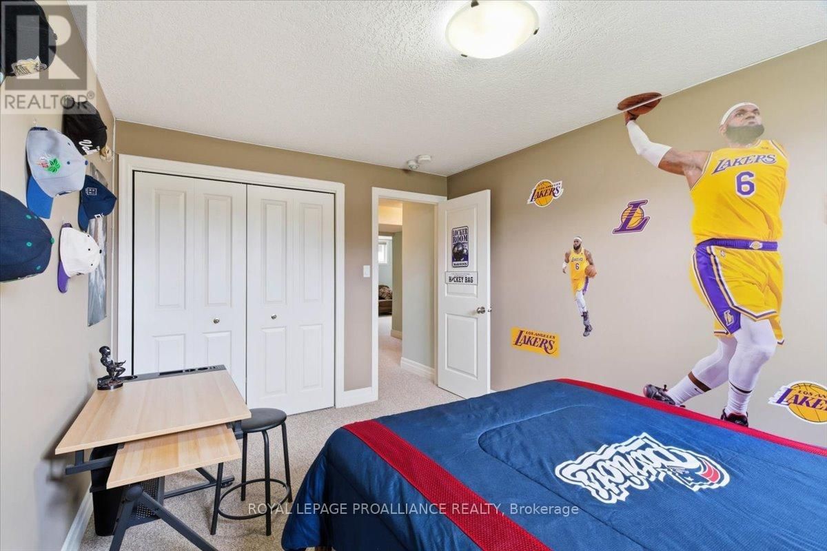 68 CORTLAND CRESCENT Image 38