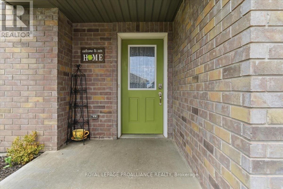 68 CORTLAND CRESCENT Image 4