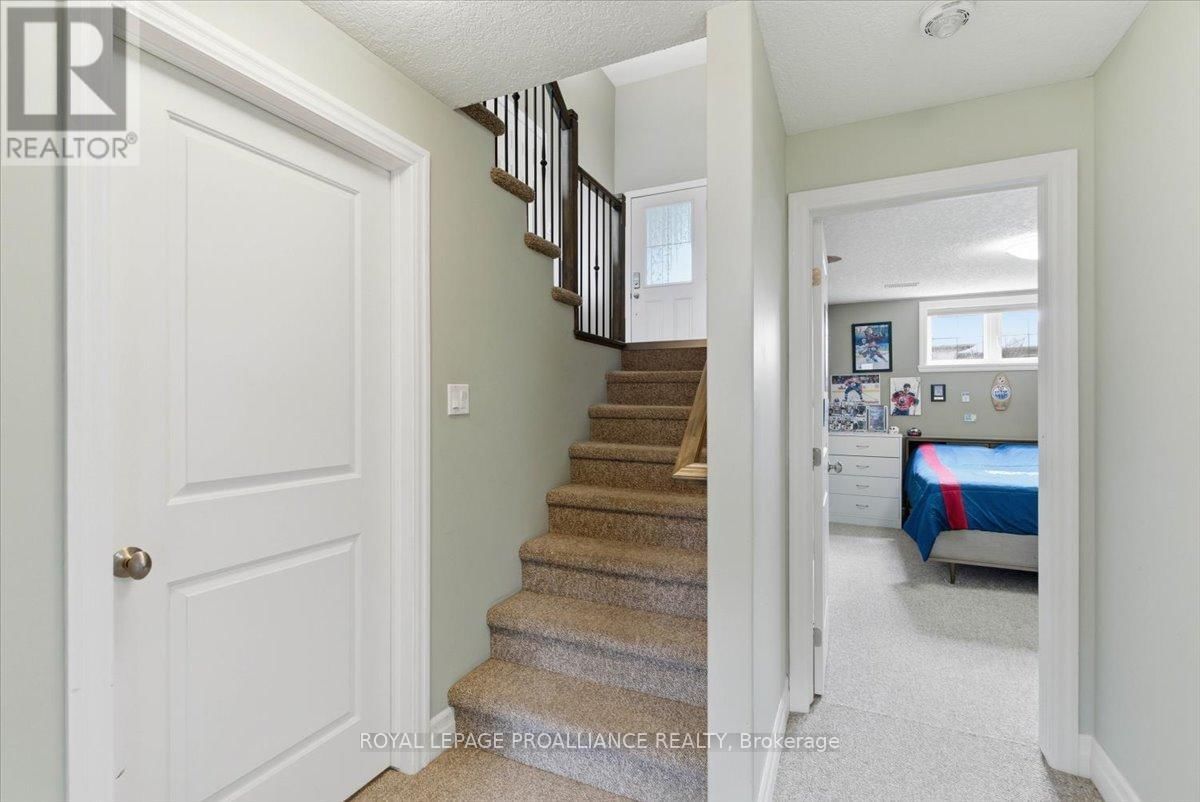 68 CORTLAND CRESCENT Image 40