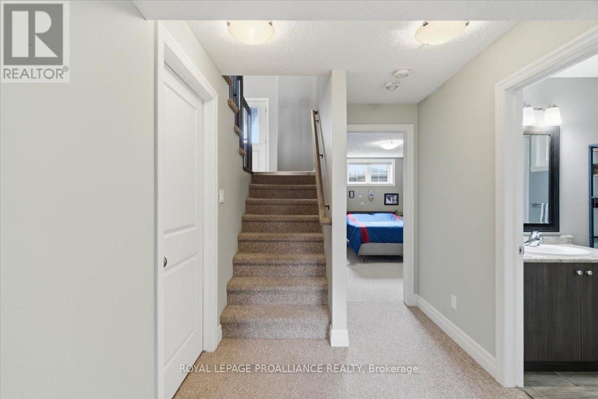 68 CORTLAND CRESCENT Image 41