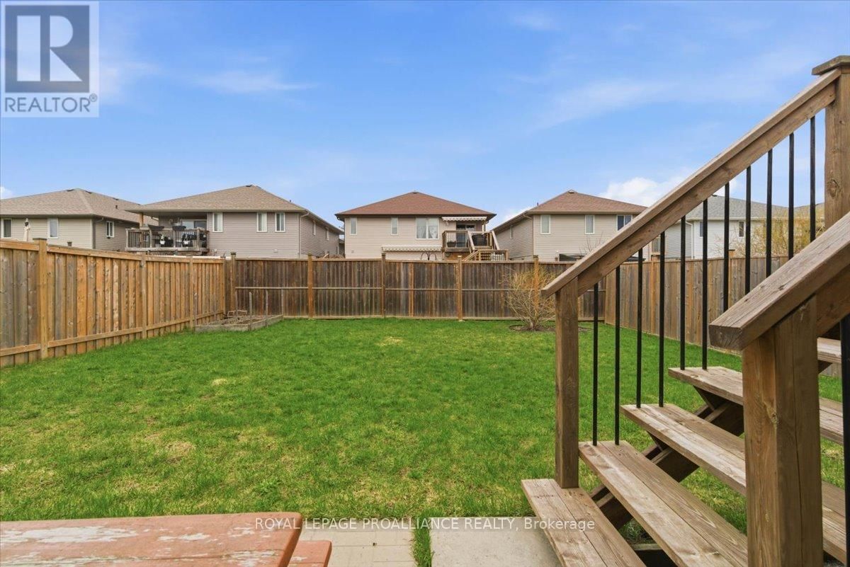 68 CORTLAND CRESCENT Image 47