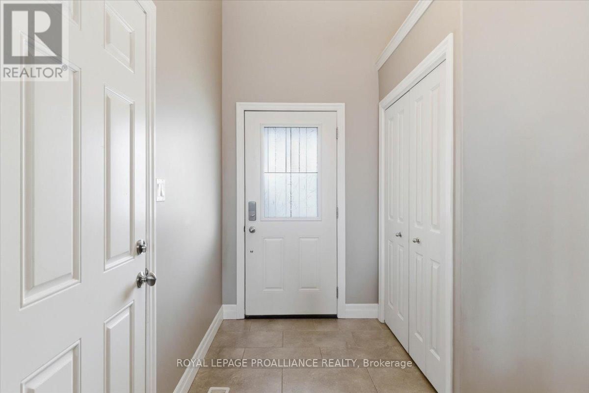 68 CORTLAND CRESCENT Image 5