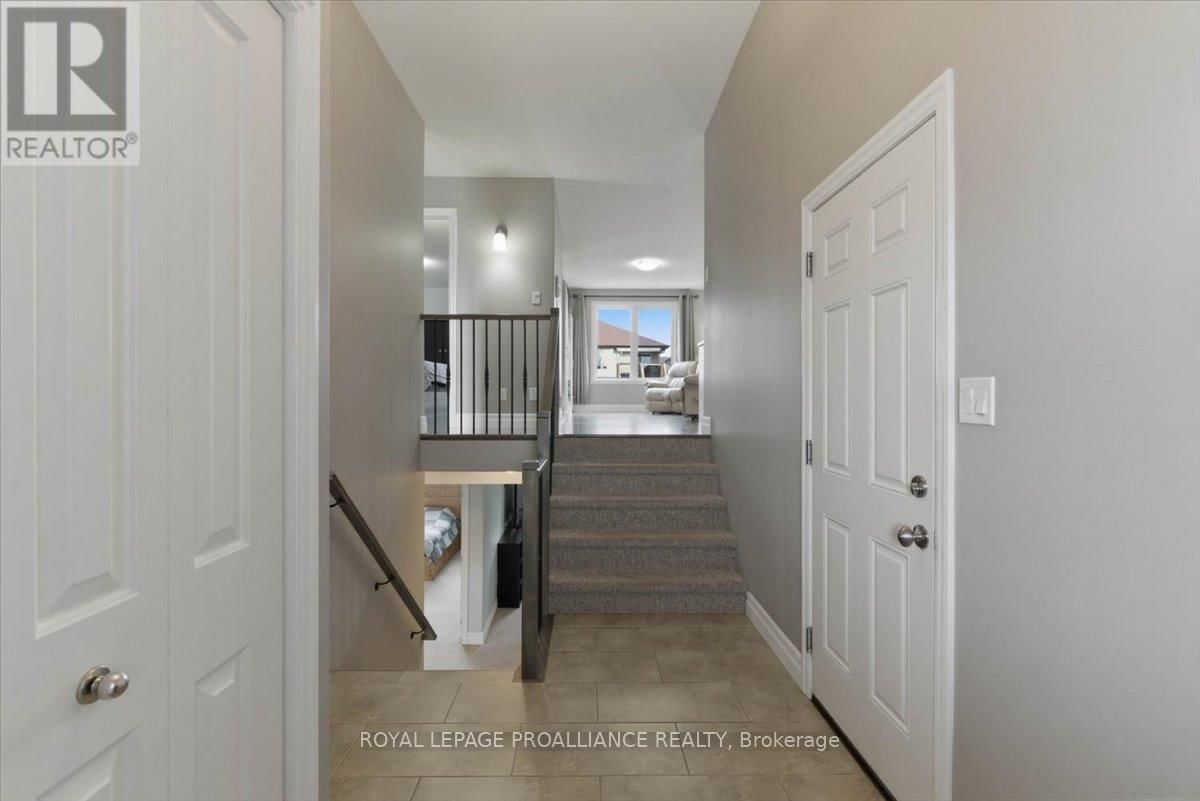 68 CORTLAND CRESCENT Image 6