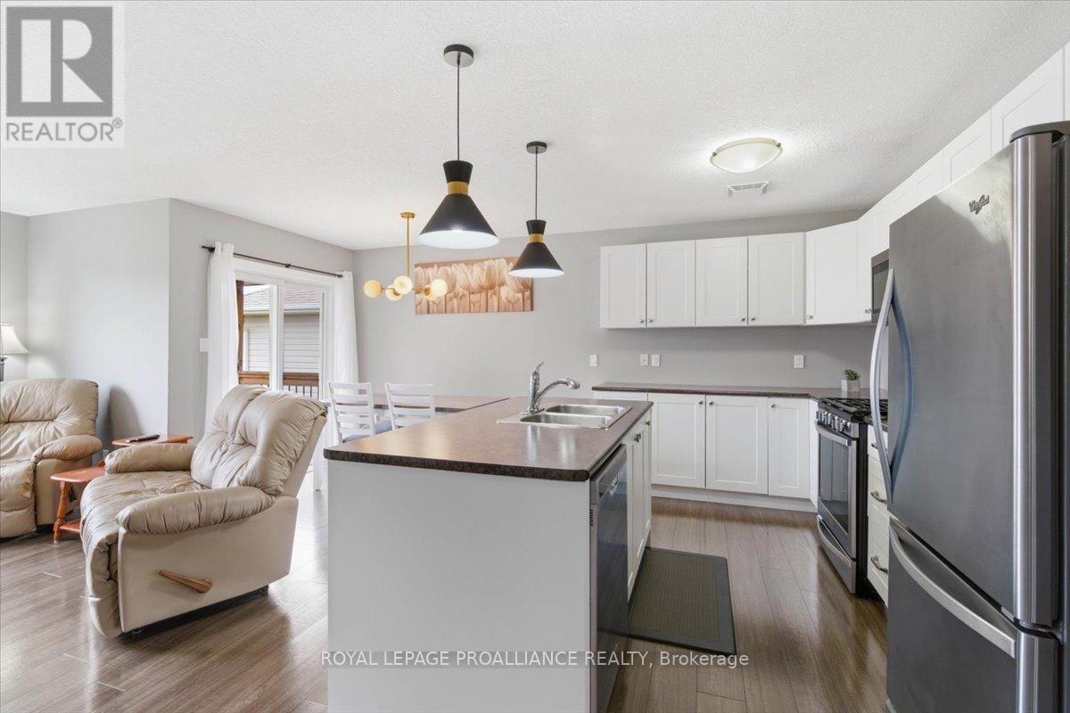 68 CORTLAND CRESCENT Image 8