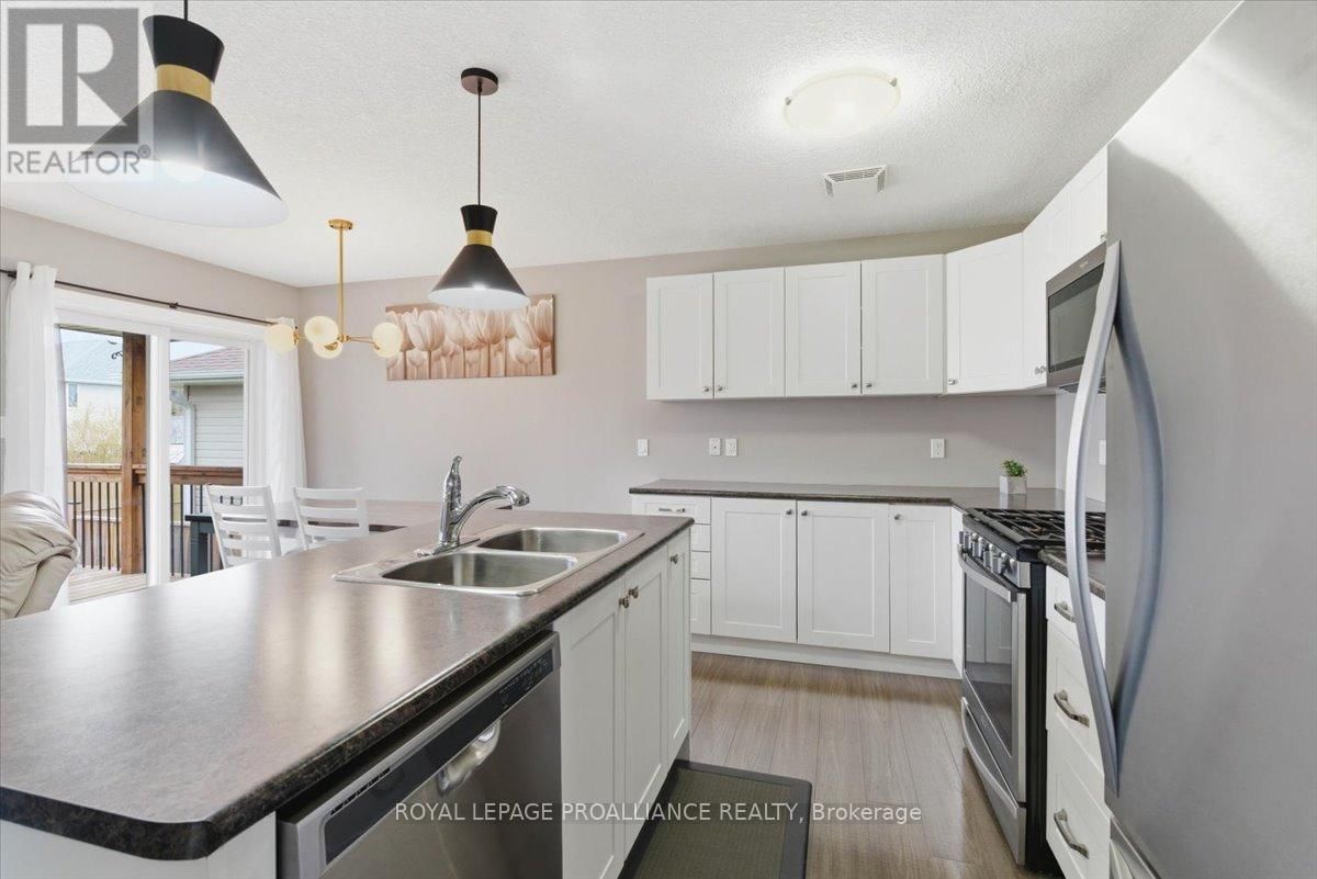 68 CORTLAND CRESCENT Image 9