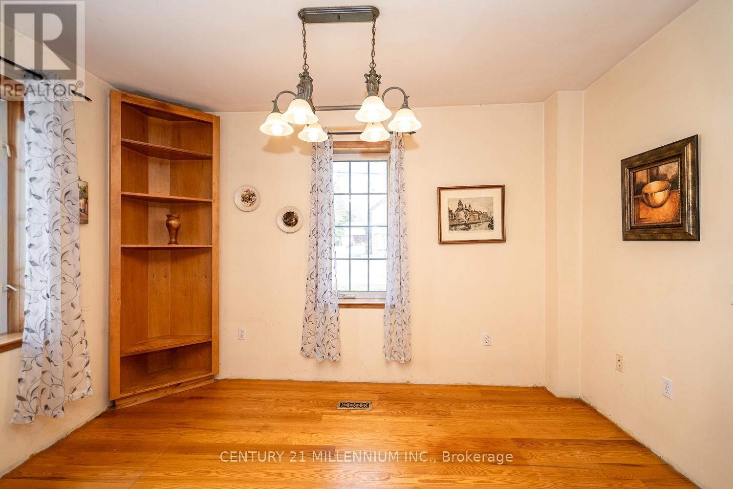 18 CROZIER STREET Image 17