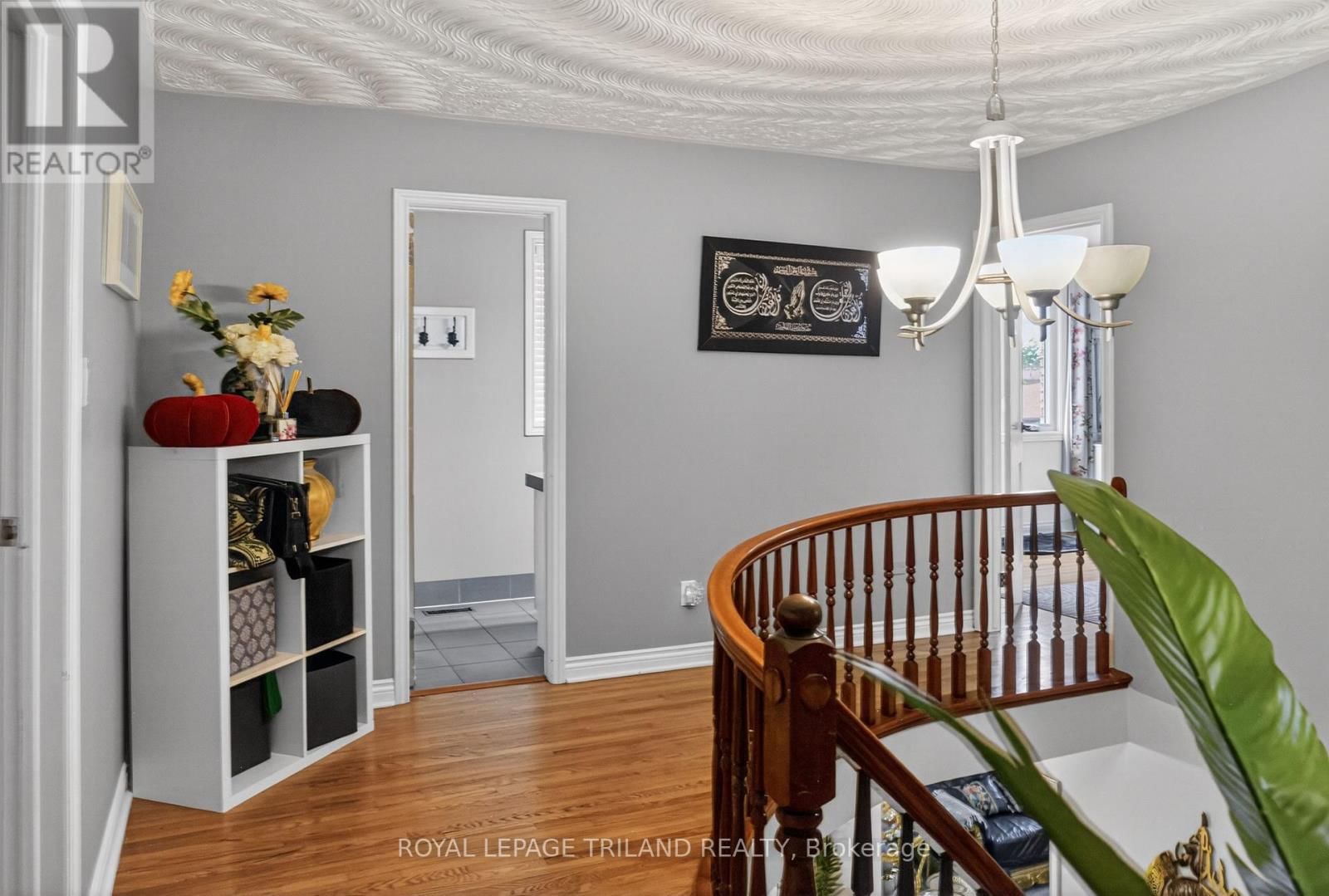 112 CLARENDON CRESCENT Image 16