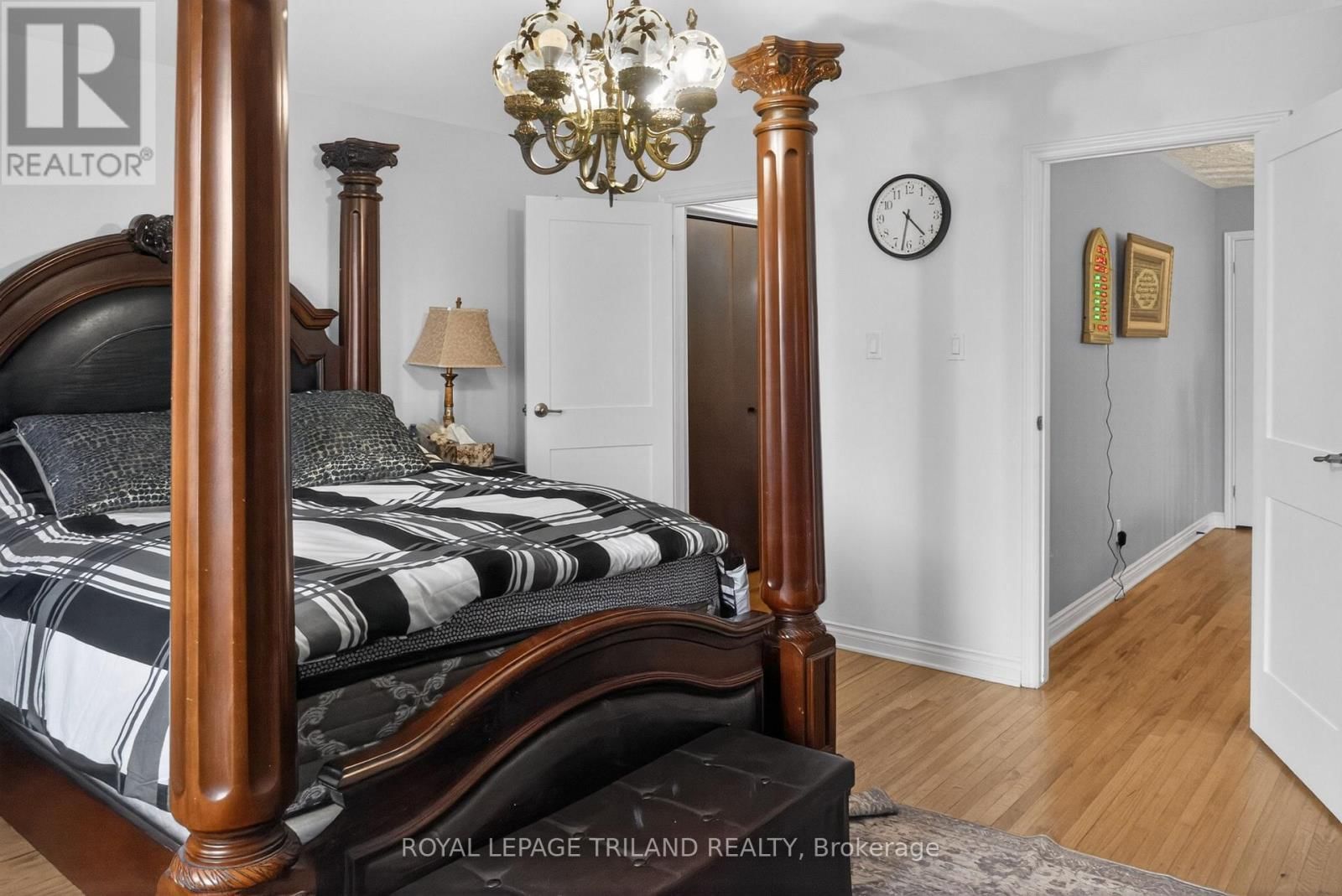 112 CLARENDON CRESCENT Image 17