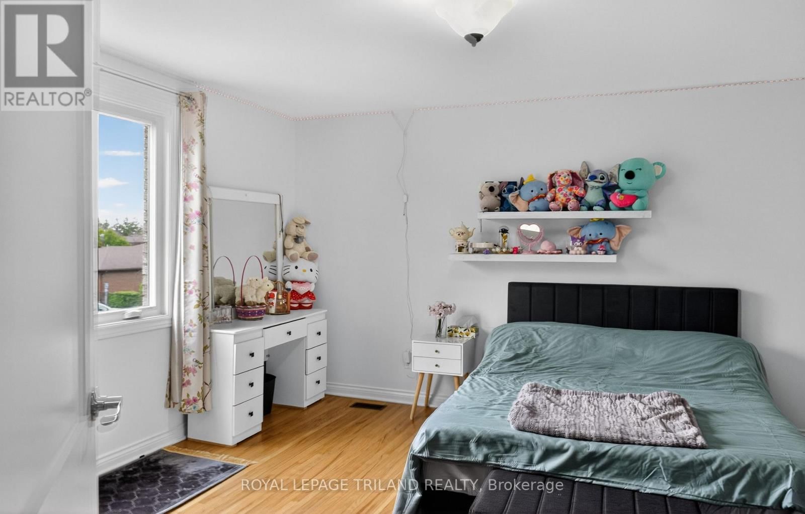 112 CLARENDON CRESCENT Image 23