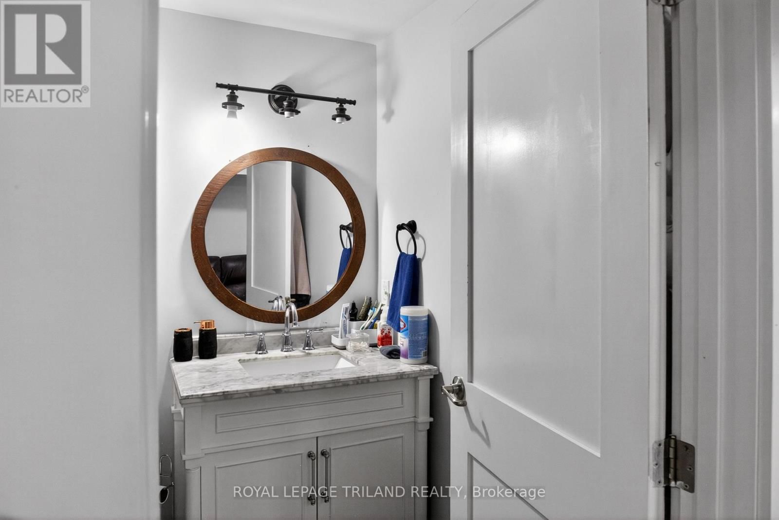 112 CLARENDON CRESCENT Image 25