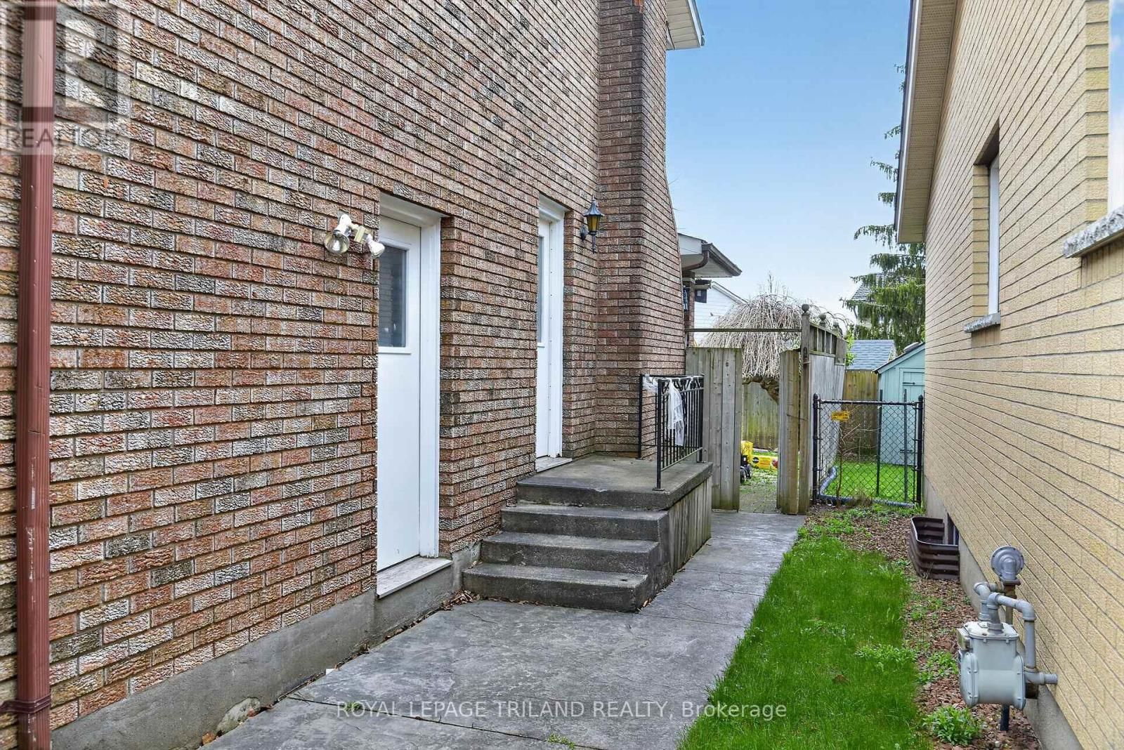 112 CLARENDON CRESCENT Image 26