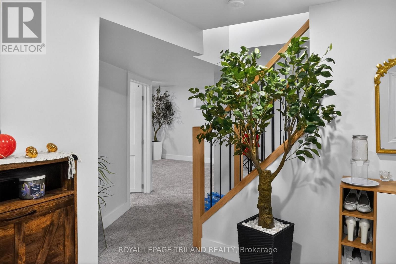 112 CLARENDON CRESCENT Image 28