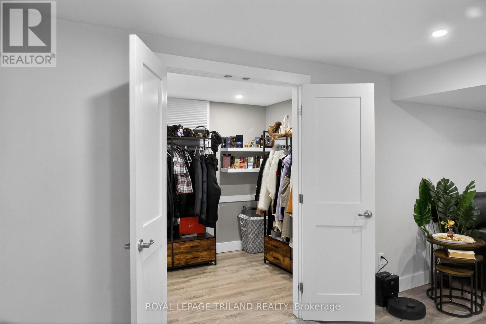 112 CLARENDON CRESCENT Image 31