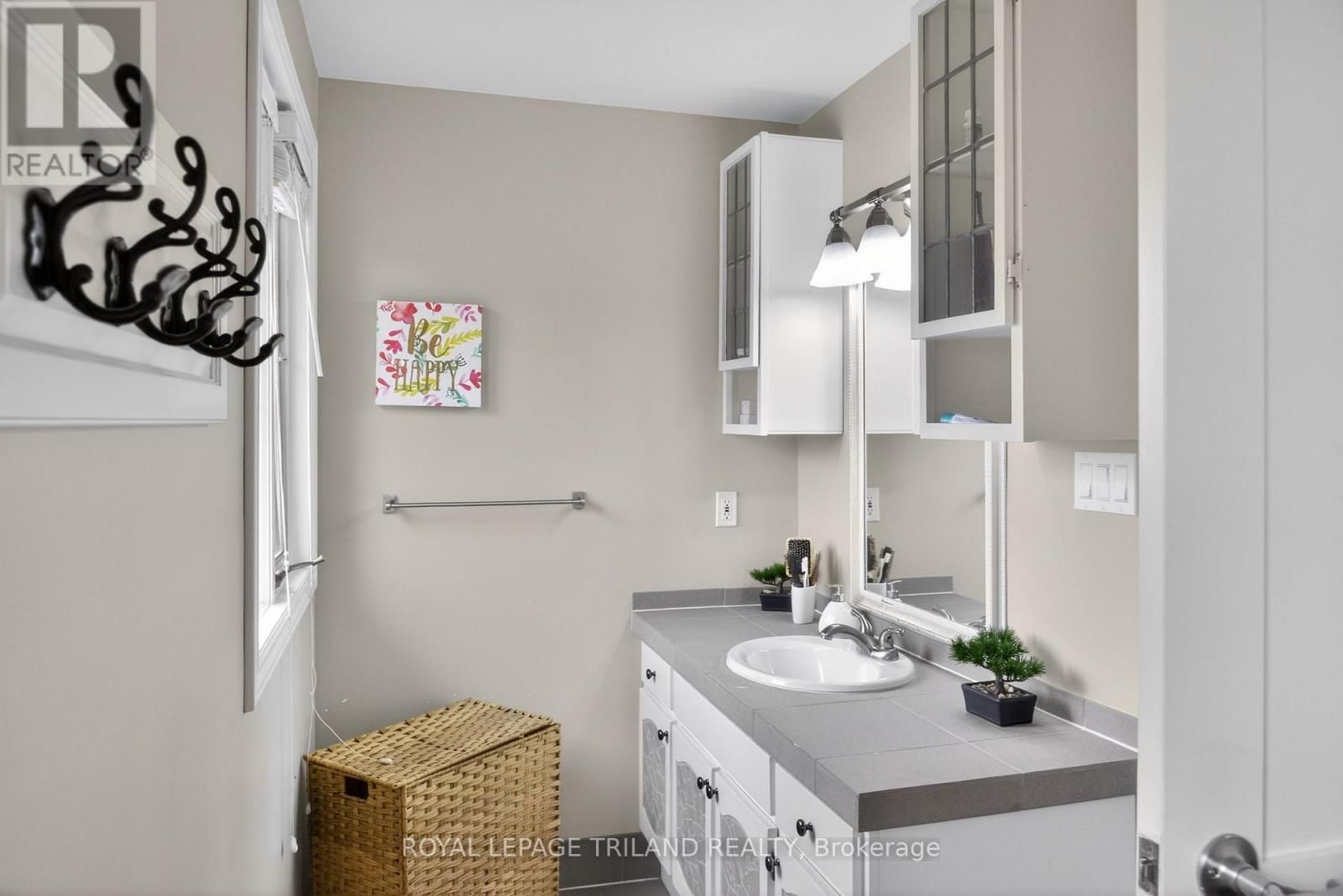 112 CLARENDON CRESCENT Image 34