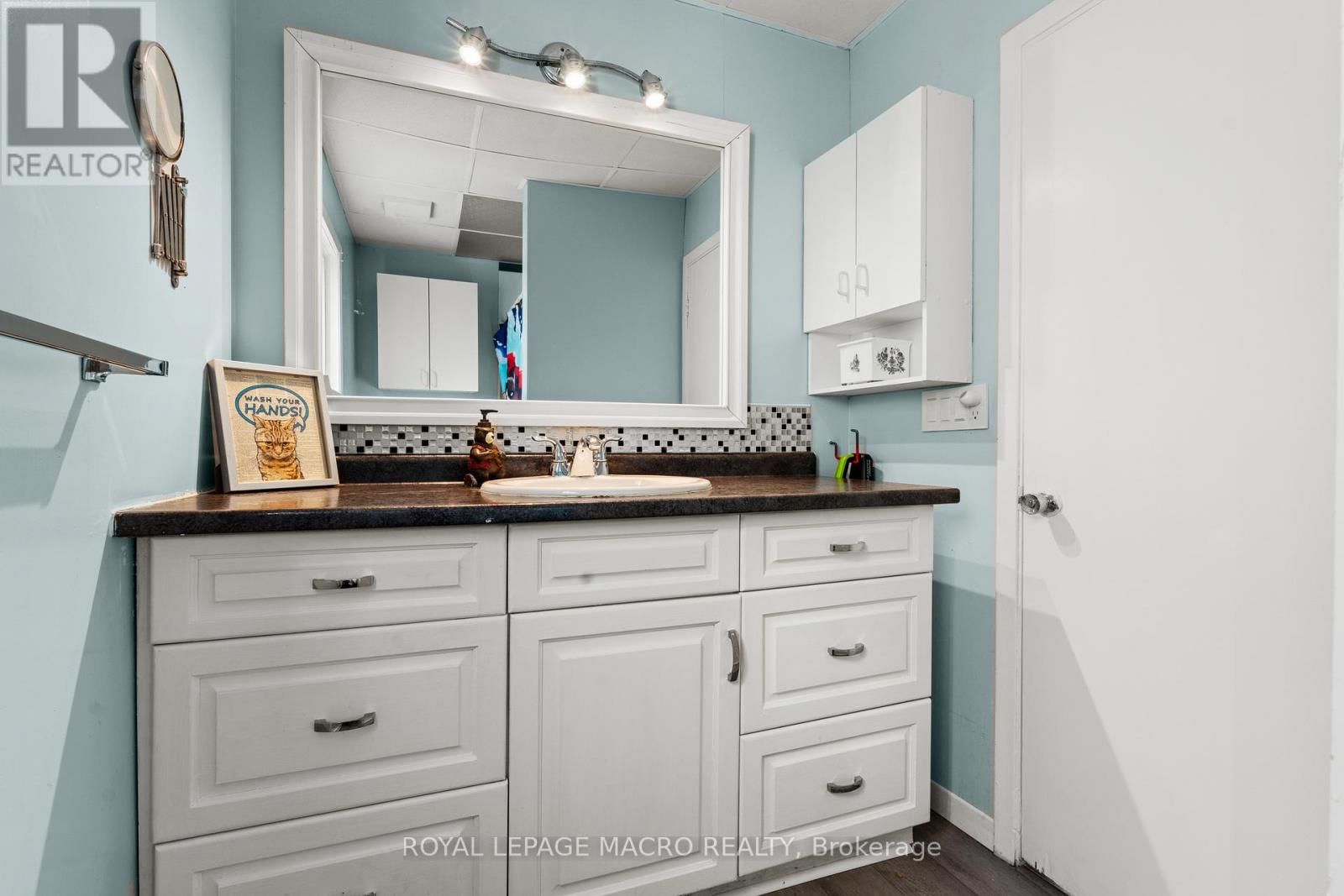 205 MITCHELL STREET Image 11