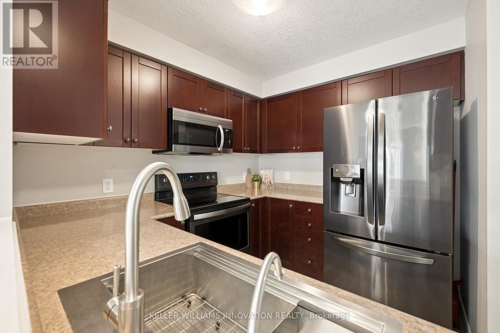 951 ZELLER CRESCENT Image 12