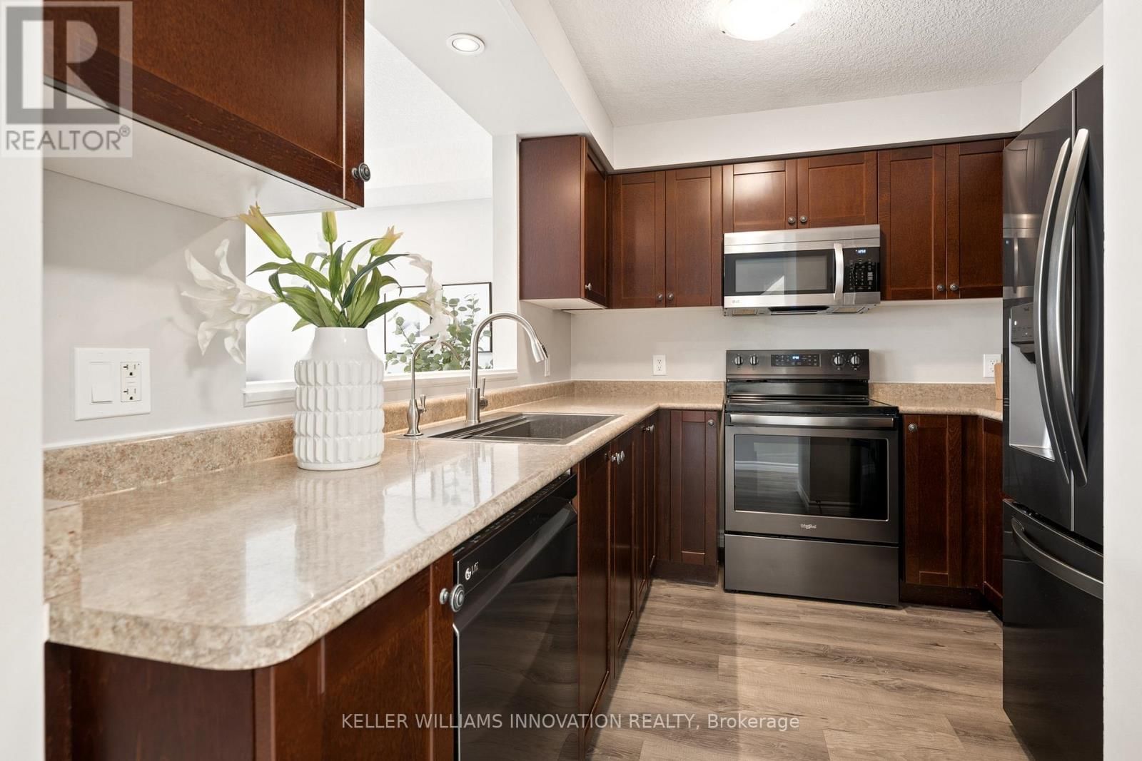 951 ZELLER CRESCENT Image 13