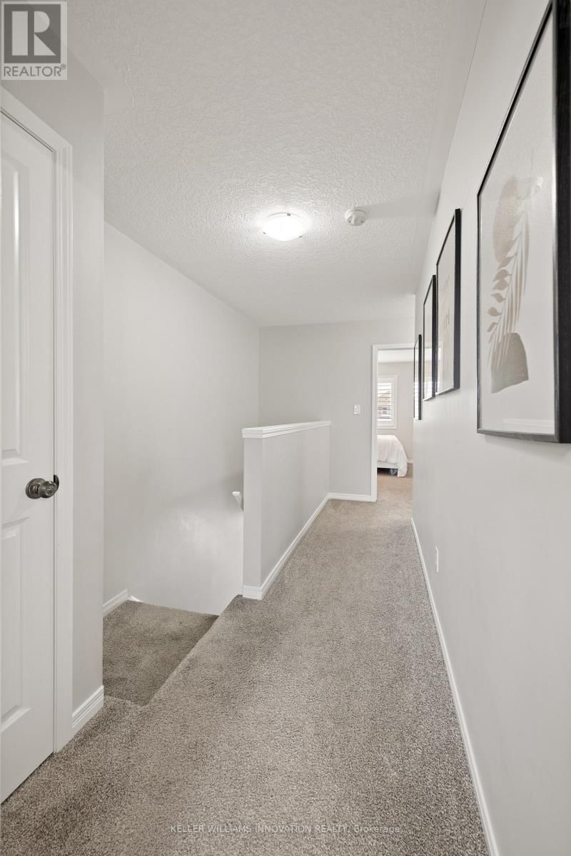 951 ZELLER CRESCENT Image 16