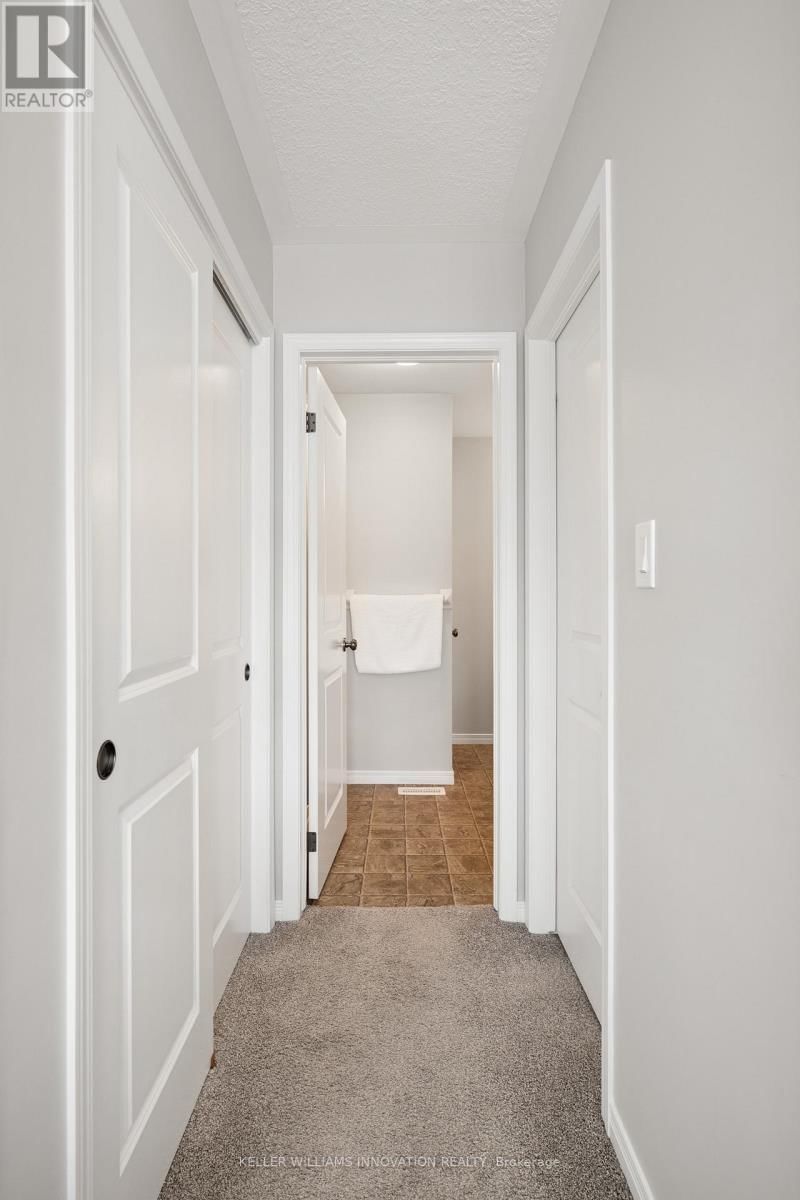 951 ZELLER CRESCENT Image 20