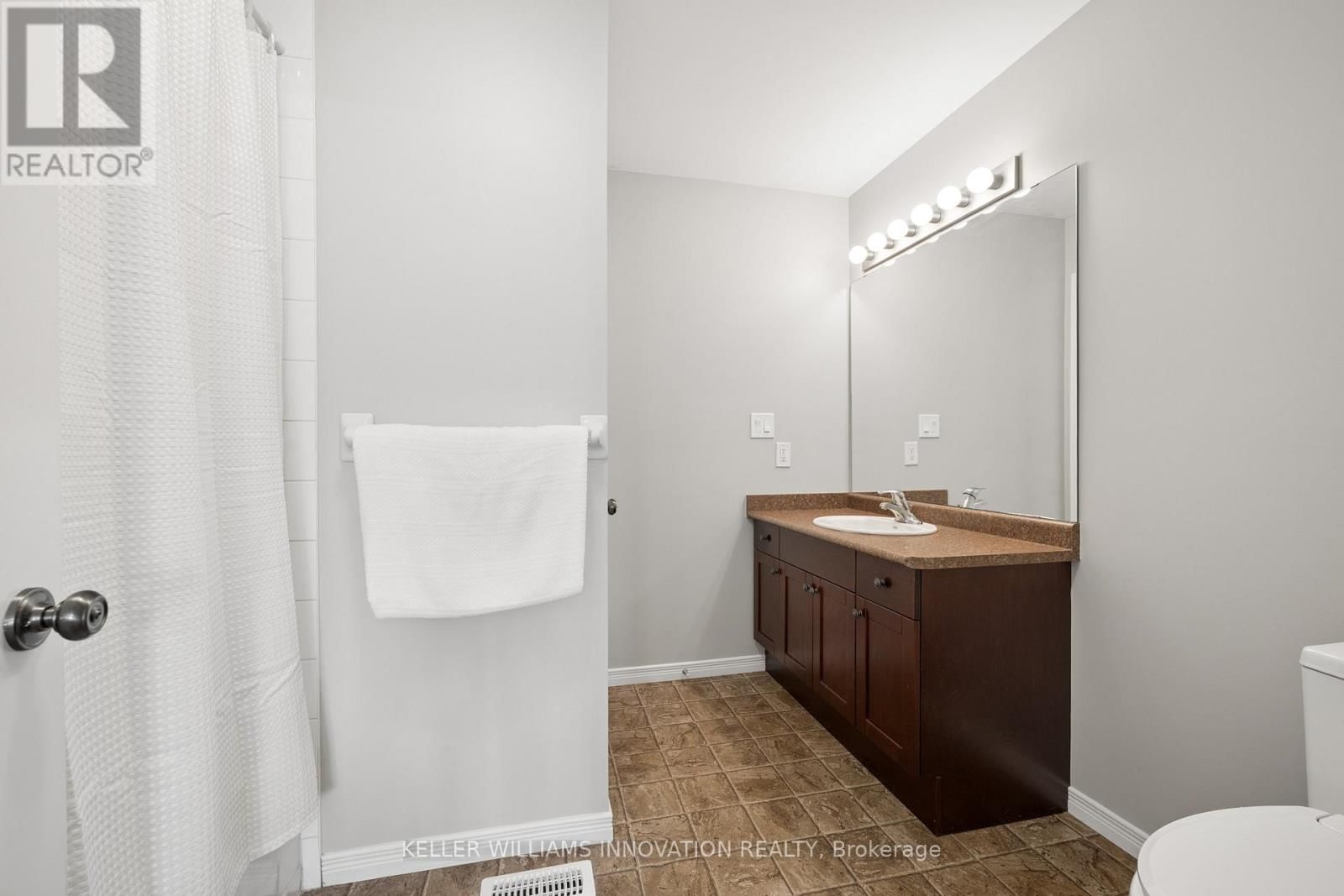 951 ZELLER CRESCENT Image 22