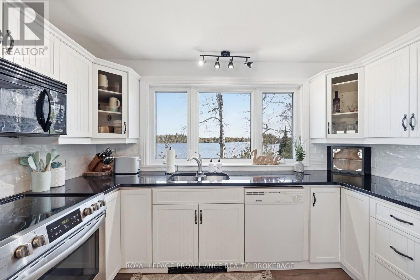 1077 COUNTRY LANE Image 18