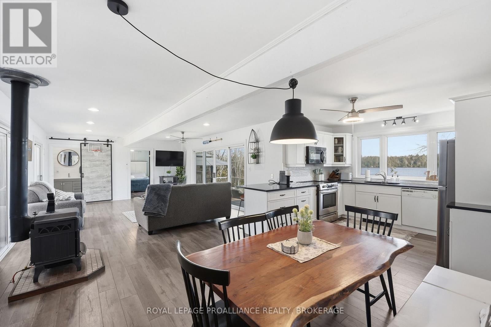 1077 COUNTRY LANE Image 25