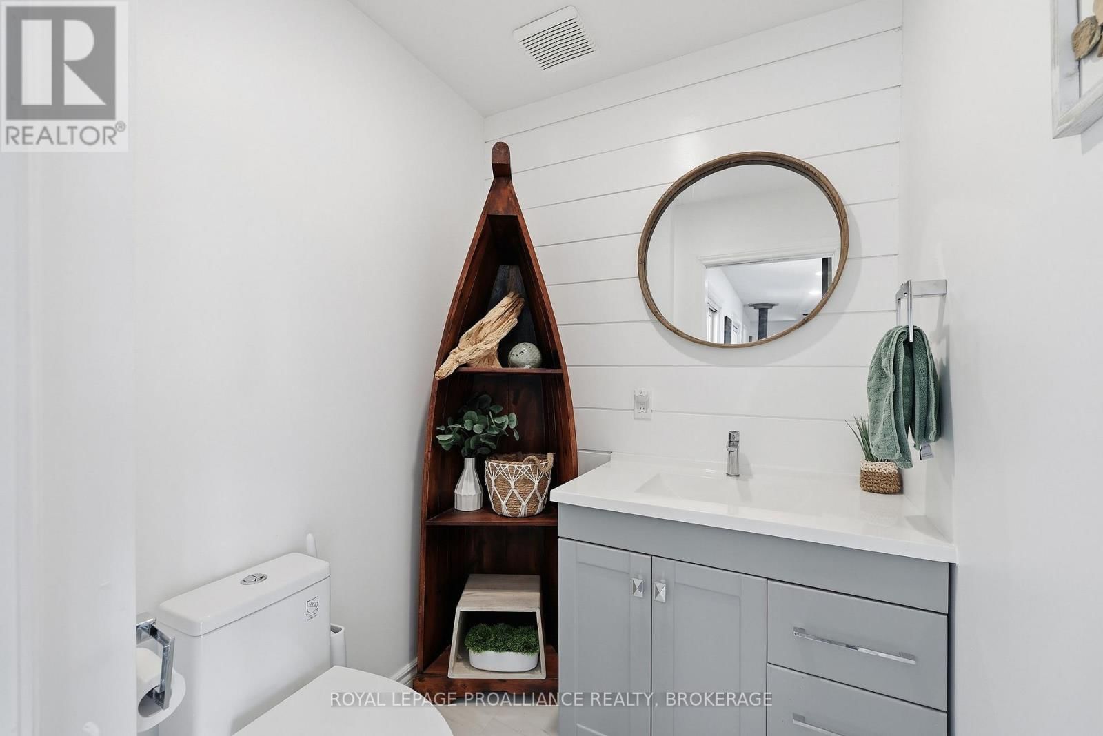 1077 COUNTRY LANE Image 32