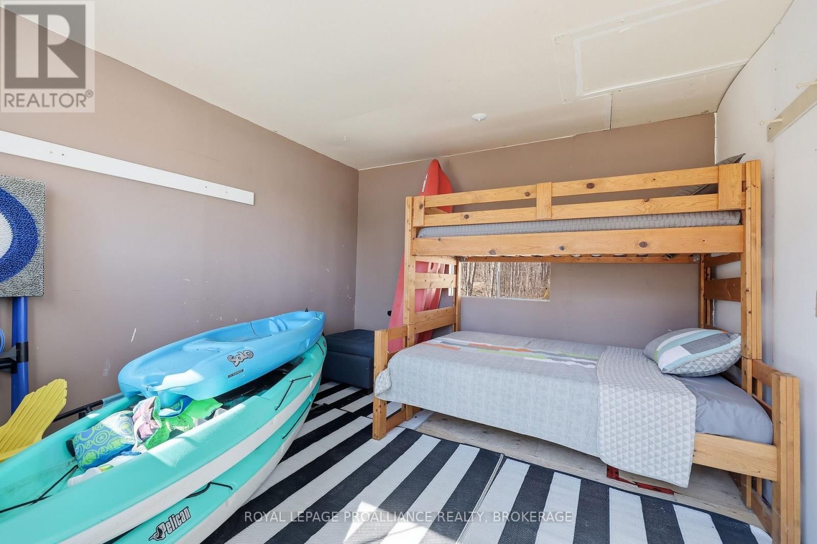 1077 COUNTRY LANE Image 36