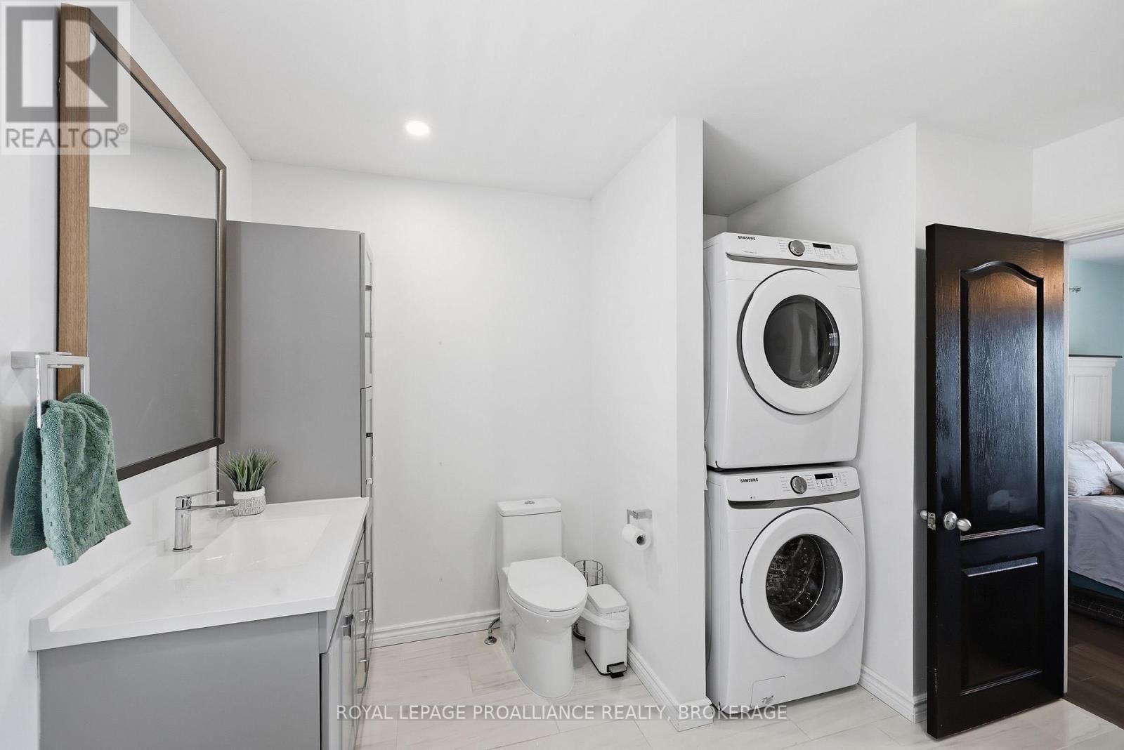 1077 COUNTRY LANE Image 37