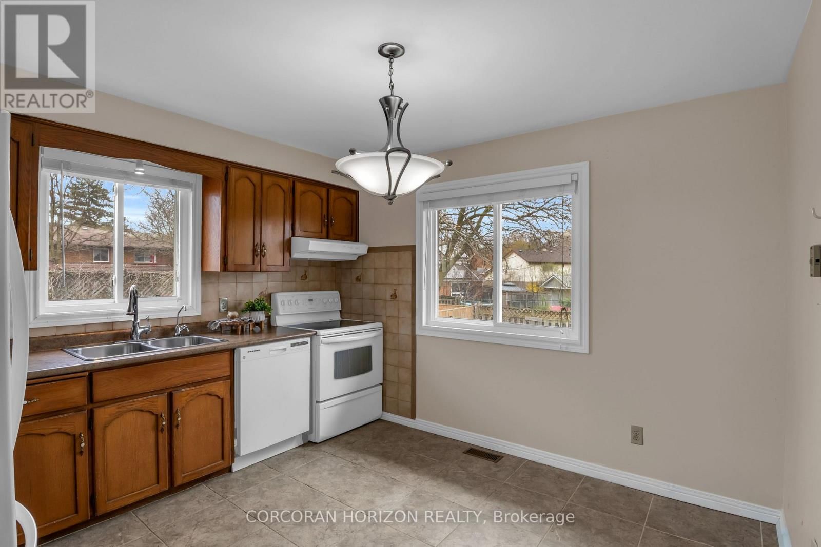 318 BURNETT AVENUE Image 11