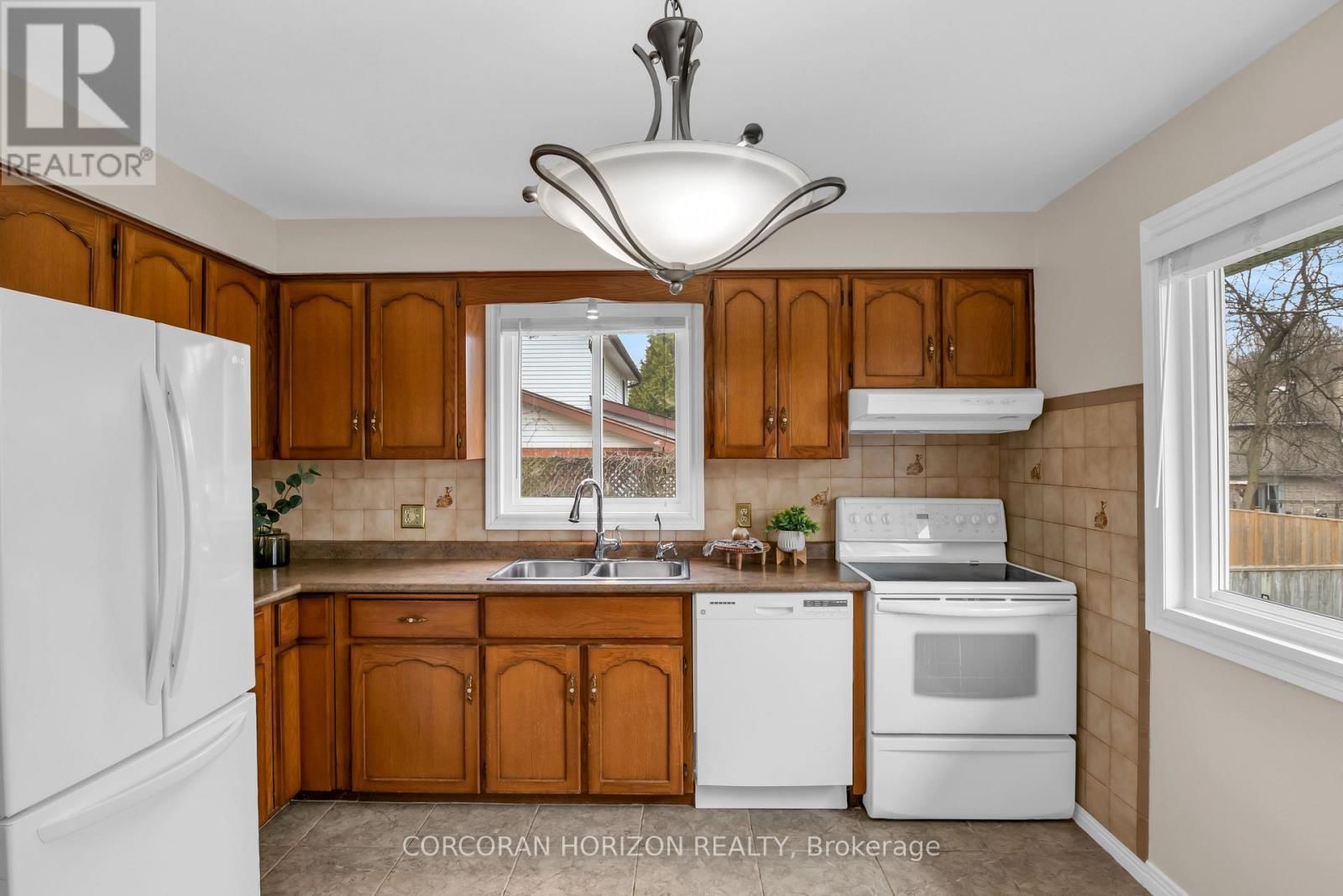 318 BURNETT AVENUE Image 12