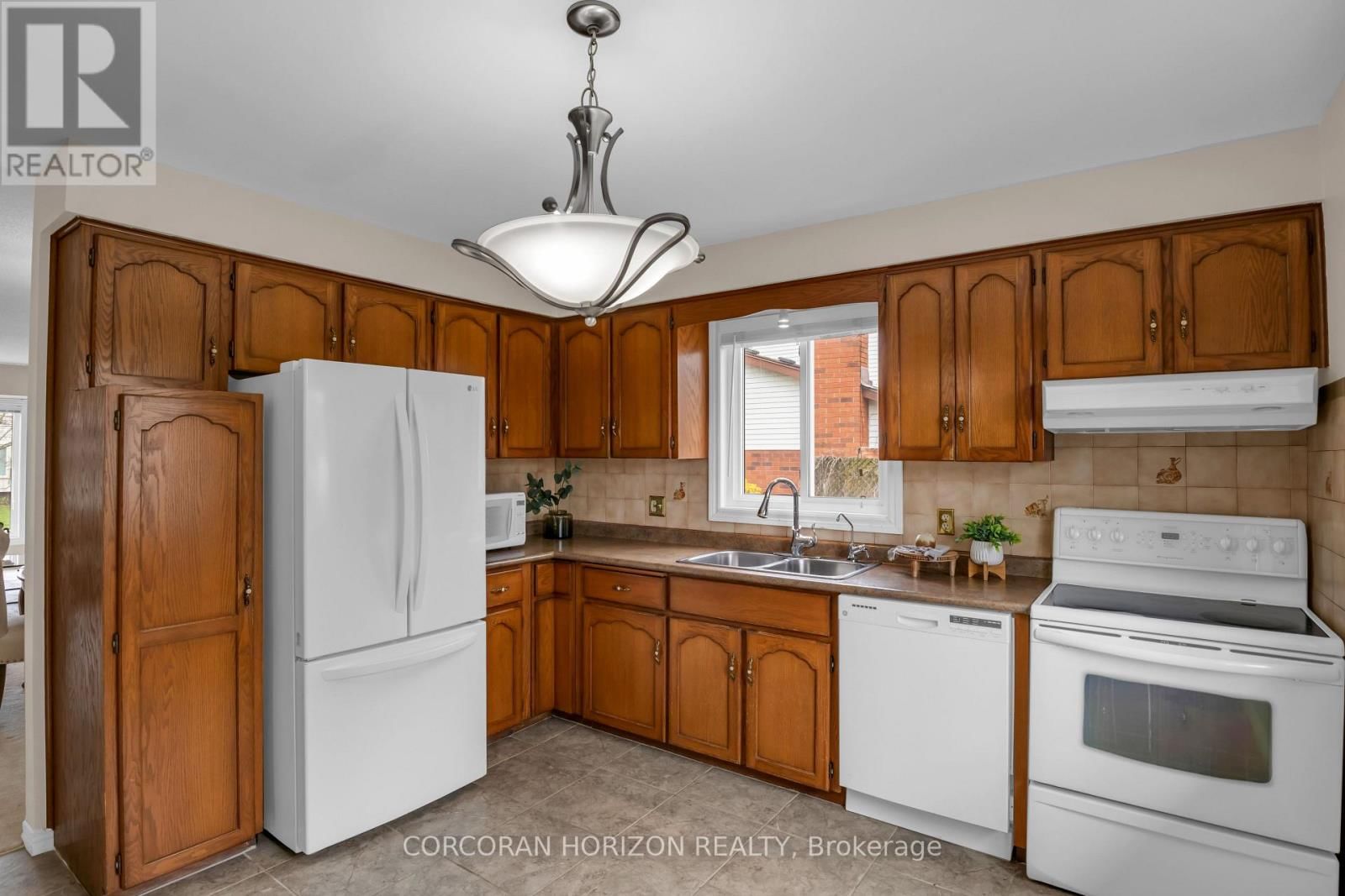 318 BURNETT AVENUE Image 13