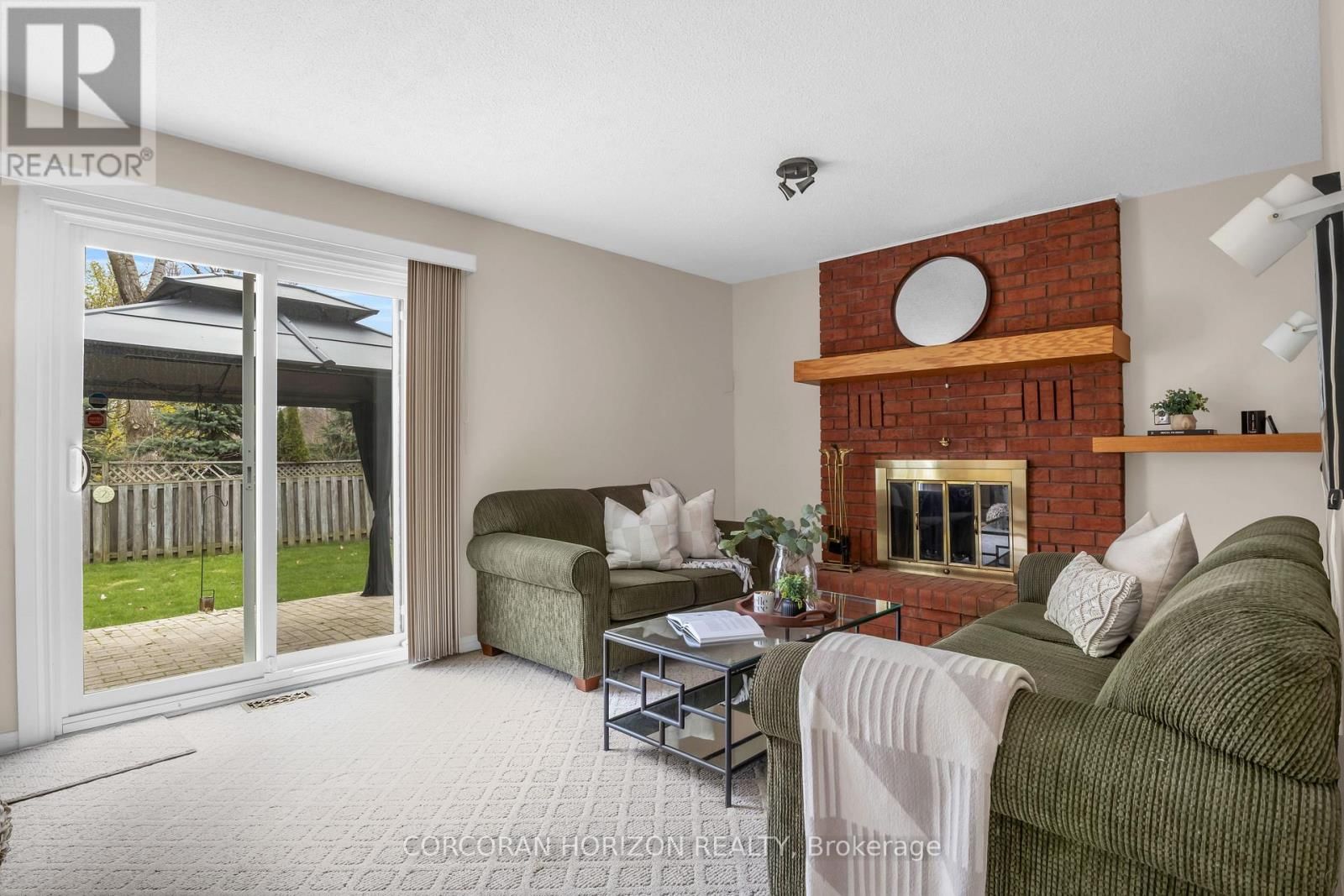 318 BURNETT AVENUE Image 17