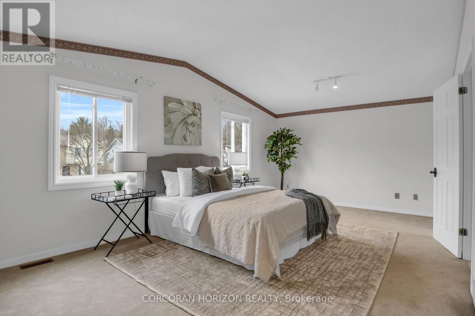 318 BURNETT AVENUE Image 20